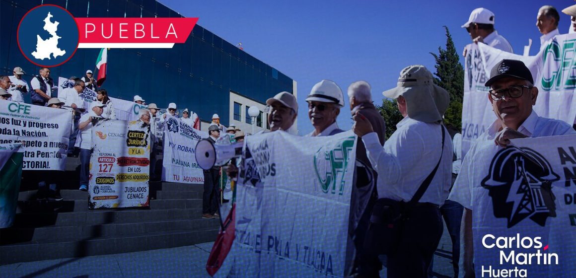 WhatsApp Image 2026-08-14 at 12.21.47 PM Jubilados de la CFE se manifiestan en Puebla: exigen frenar recortes en sus pensiones