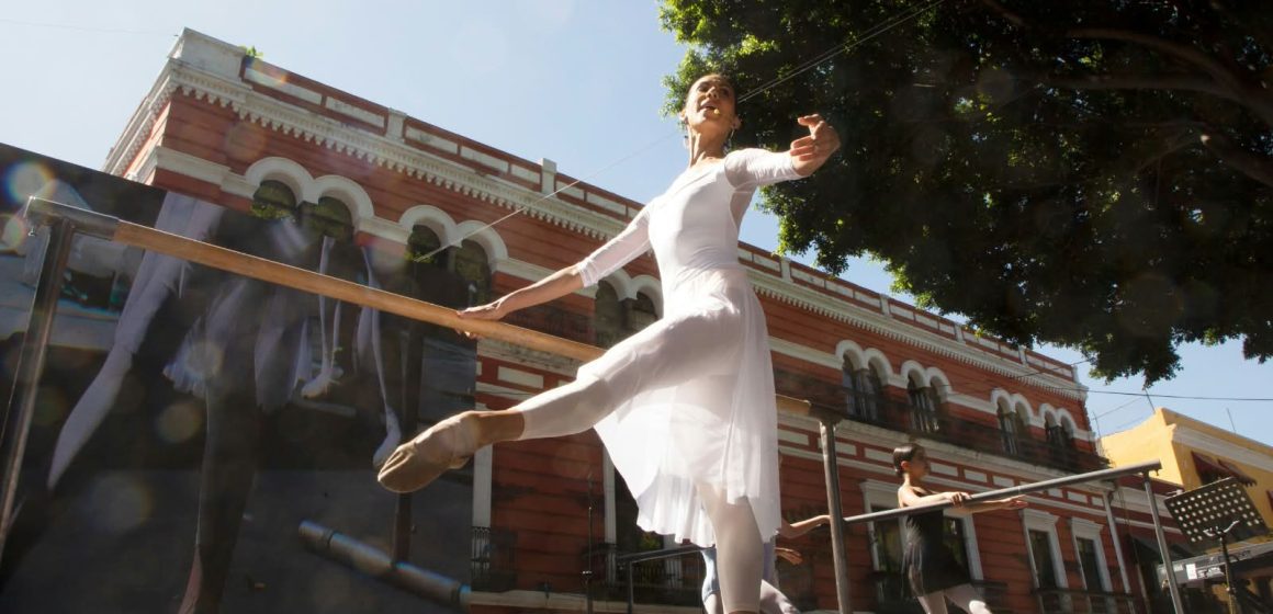 Elisa Carrillo lleva el ballet al Zócalo de Puebla