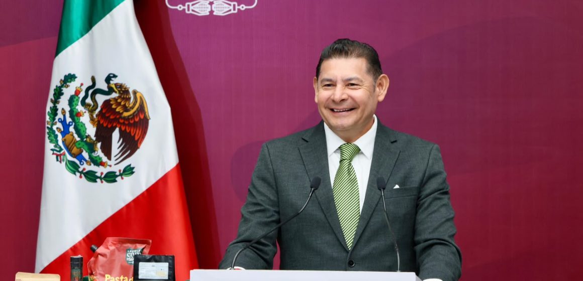 Armenta presenta “Visita a la Familia”, programa para conectar a poblanos con sus seres queridos en EE. UU.