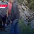 Asaltan combi en Xochitlán y chofer sufre infarto al volante