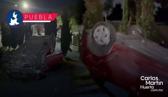 Vehículo termina volcado en Bosques de San Sebastián; conductor huye del lugar