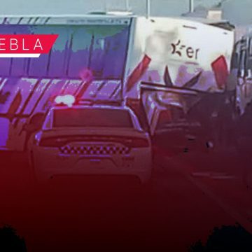 Caos en la autopista México-Puebla; Estrella Roja y tractocamión protagonizan accidente