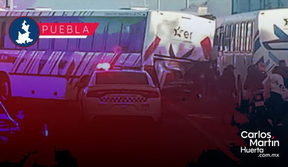 Caos en la autopista México-Puebla; Estrella Roja y tractocamión protagonizan accidente