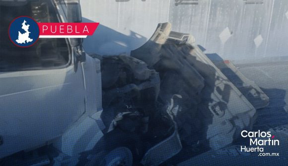 Caos vial por choque de tráileres en el puente de Xonacatepec sobre la autopista México-Puebla