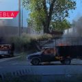 Se incendia camioneta en plena Vía Atlixcáyotl; se presume falla mecánica