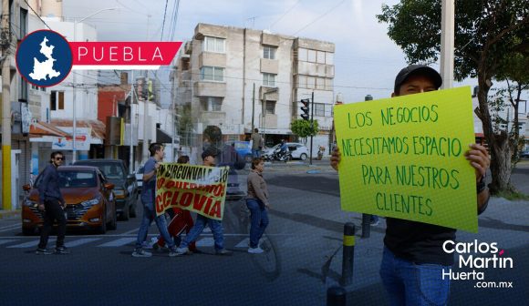 Vecinos de Jardines de San Manuel se manifiestan en contra de la ciclovía en Circunvalación