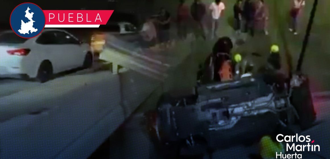 Cae vehículo Mercedes-Benz a paso deprimido en Lomas de Angelópolis III
