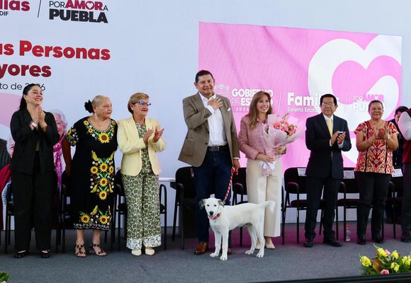 Anuncian tercera Casa del Abue en Puebla capital y celebran a adultos mayores
