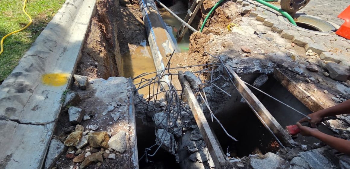 Agua de Puebla y SOAPAP realizan trabajos hidráulicos en la Vía Atlixcáyotl
