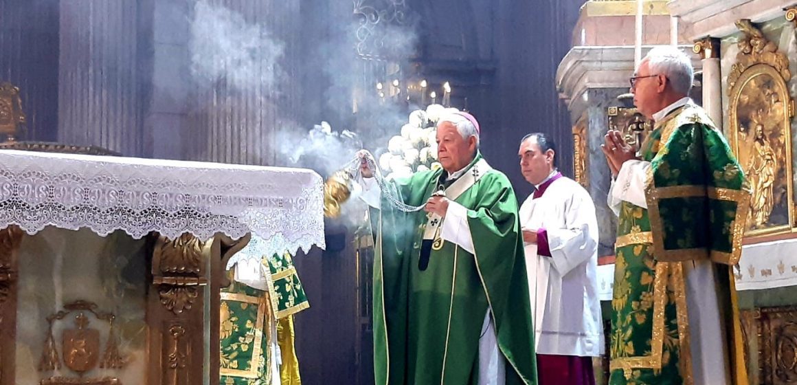 Monseñor Víctor Sánchez pide por la paz y la familia en misa dominical
