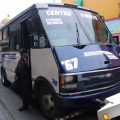 Mujer muere atropellada por microbús de la Ruta 67 en el Centro Histórico