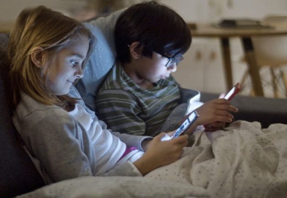 Celulares fuera de las aulas en Puebla: Lo que debes saber de la nueva medida de la SEP