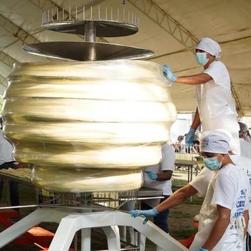 ¡Con sabor  Chiapas! Pijijiapan rompe récord mundial con una bola de quesillo de 1,611 kilos