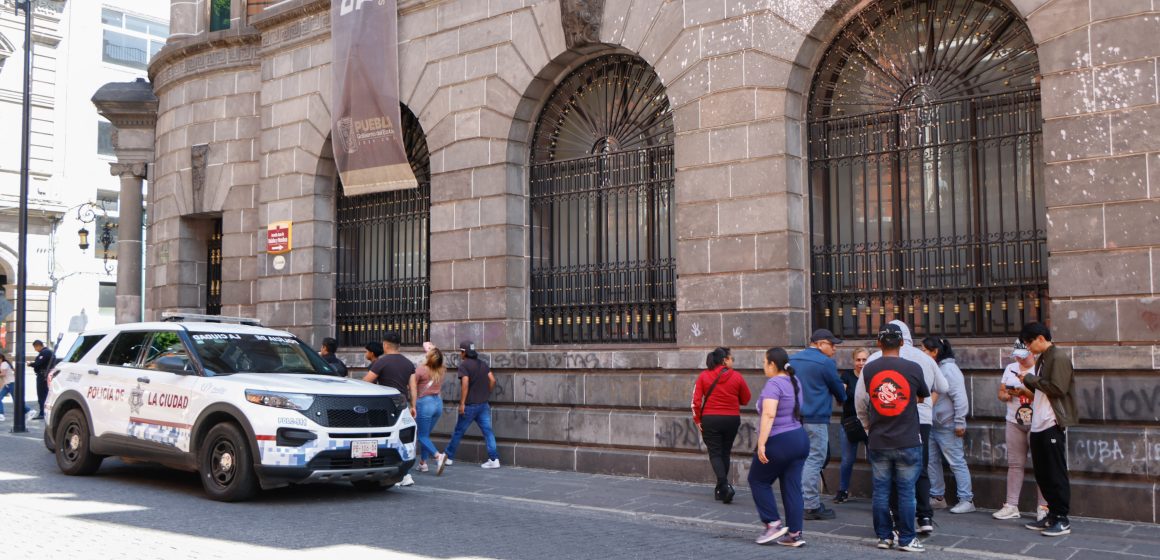 Operativo en el Centro Histórico de Puebla: Retiran comercio informal en la Juan de Palafox