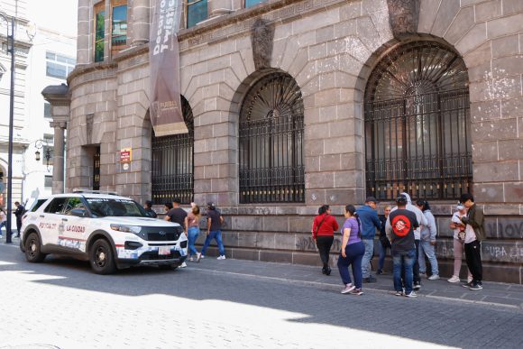 Operativo en el Centro Histórico de Puebla: Retiran comercio informal en la Juan de Palafox