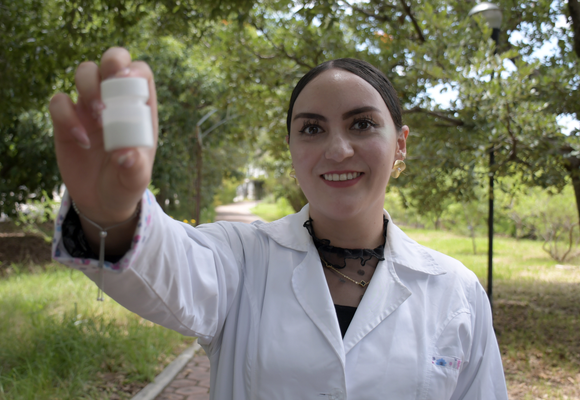 B Joanna Conde Audey BUAP crea bloqueador solar en nanopolvo para pieles sensibles y albinas