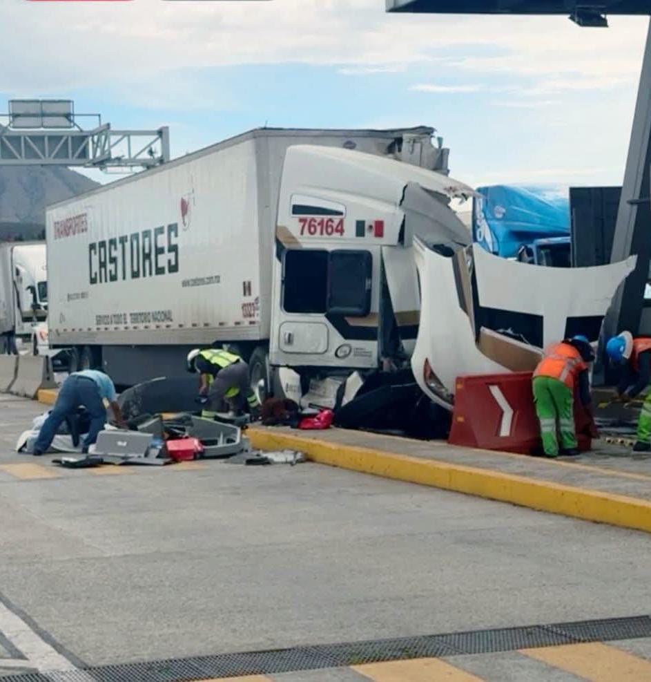 Tráiler choca contra caseta de cobro en la autopista Amozoc-Perote; se quedó sin frenos 1 Caseta de cobro Cantona Autopista Amozoc Perote