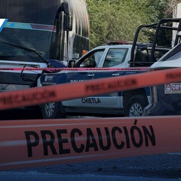 Unidad de la Policía Municipal de Chietla colisiona tras perder el control en Atencingo