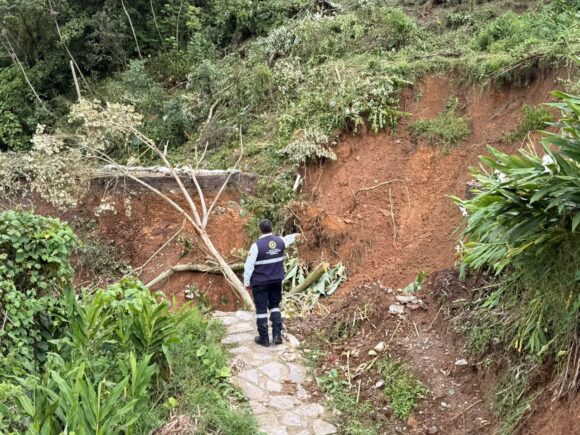 Lluvias en Puebla dejan comunidades incomunicadas por derrumbes y colapso de carreteras