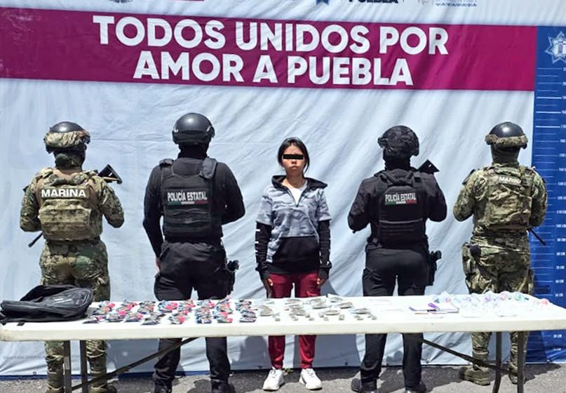 Detienen a mujer vinculada con “Los Pocholos”; aseguran marihuana y cristal en Huixcolotla