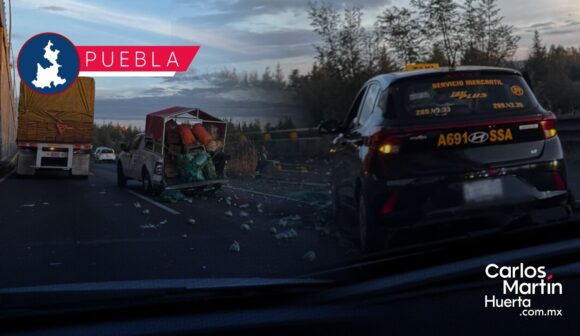 Choque entre taxi y camioneta en la México-Puebla deja dos mujeres heridas
