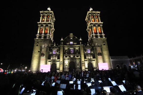 Nueva iluminación resalta arquitectura y legado de la Catedral de Puebla