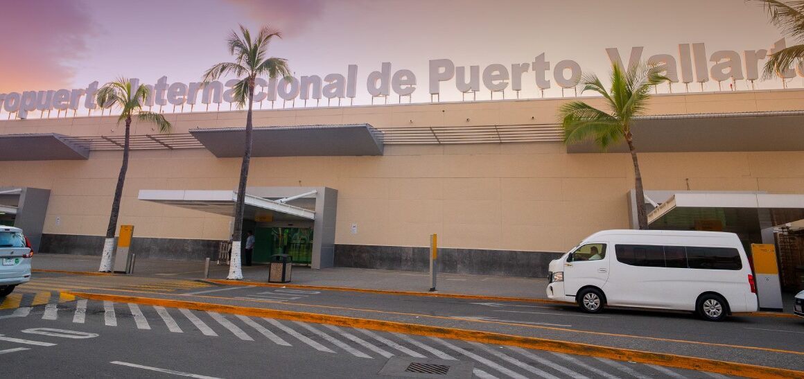 Aeropuerto de Puerto Vallarta Aeropuerto de Puerto Vallarta suspende llegadas hasta el lunes por avance del huracán Simón