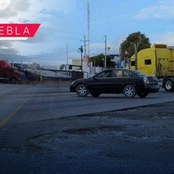 Bloqueo carretero Amotac AMOTAC bloquea carreteras en Puebla tras asesinato de delegado durante intento de asalto
