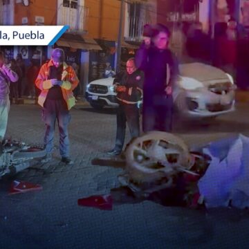Motociclista muere tras pasarse el alto y chocar contra camioneta en San Pedro Cholula
