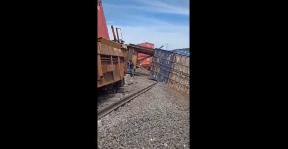 Tren se descarrila en Huichapan, Hidalgo