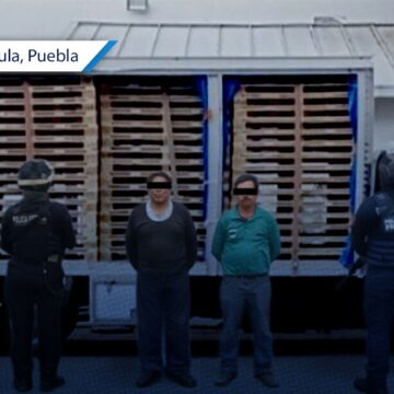 Detienen en San Andrés Cholula a dos hombres por transportar madera ilegal en camión de carga
