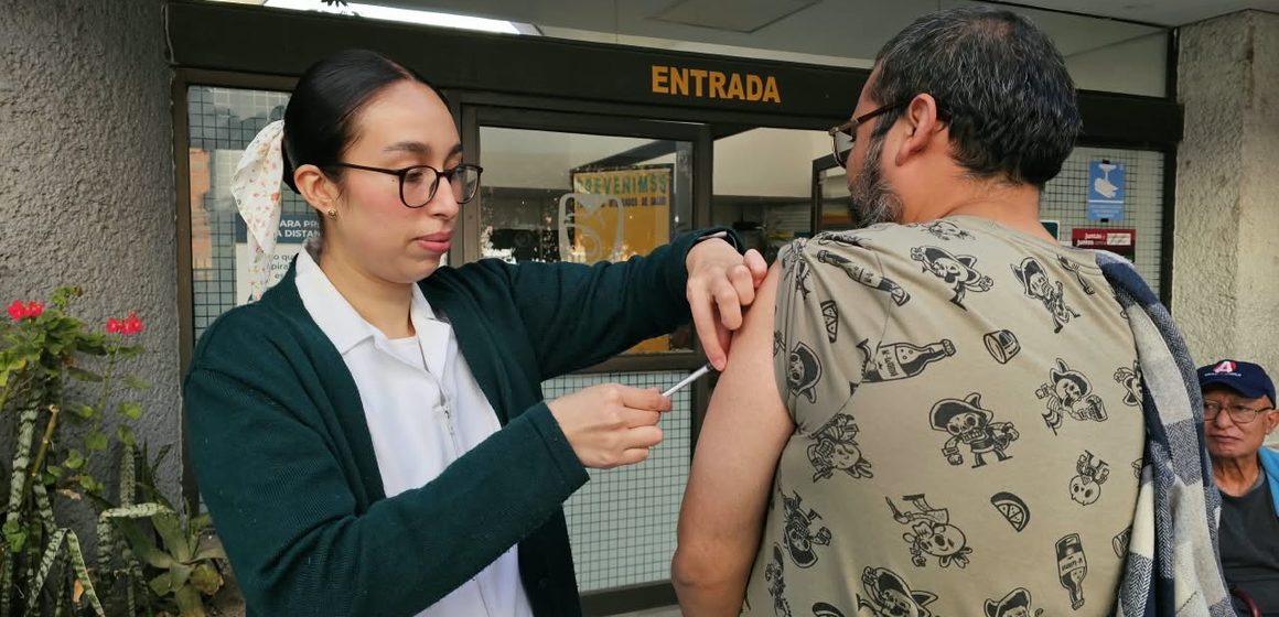IMSS Puebla inicia Campaña de Vacunación Invernal 2026-2027: Influenza y COVID-19