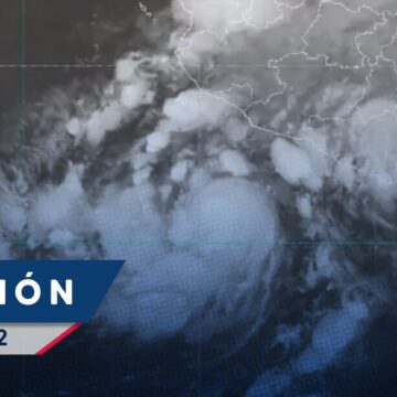 Huracán Simón se intensifica a categoría 2 frente a Manzanillo