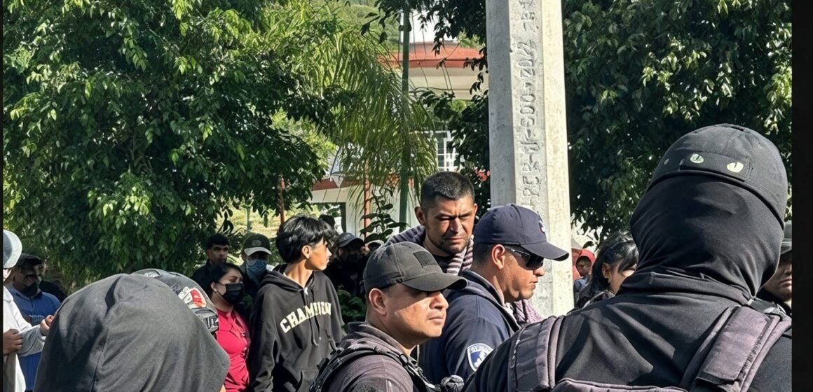 Rescatan a pareja en Tilapa: pobladores intentan lincharlos tras sorprenderlos robando