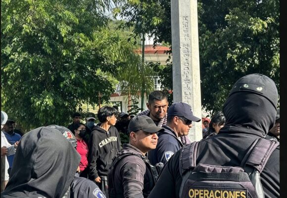 IMG_5198 Rescatan a pareja en Tilapa: pobladores intentan lincharlos tras sorprenderlos robando