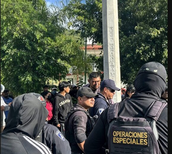 IMG_5198 Rescatan a pareja en Tilapa: pobladores intentan lincharlos tras sorprenderlos robando