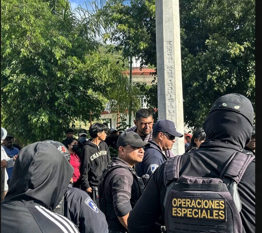 IMG_5198 Rescatan a pareja en Tilapa: pobladores intentan lincharlos tras sorprenderlos robando