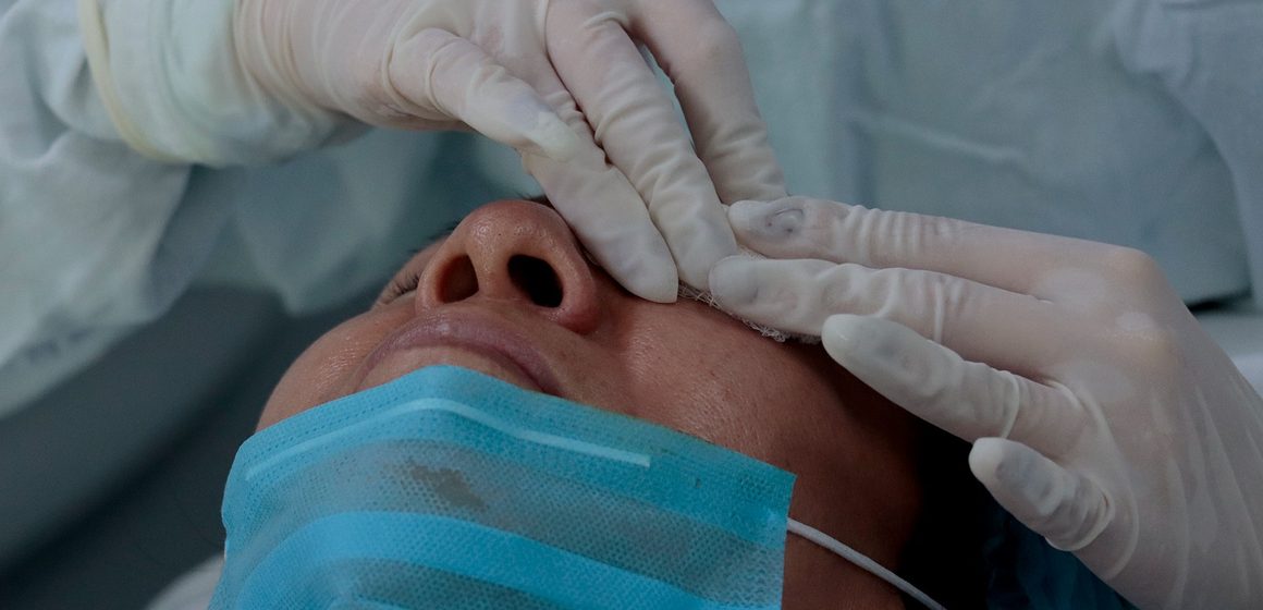 IMSS Puebla opera con éxito a 28 pacientes en jornada de cirugía de cataratas