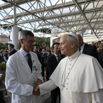 Cirujano del papa León XIV confirma que el pontífice podrá realizar su gira por Latinoamérica