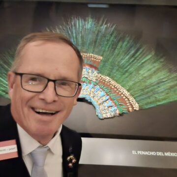 Político Penacho de Moctezuma Político austríaco promete devolver el Penacho de Moctezuma a México si gana la presidencia en 2028