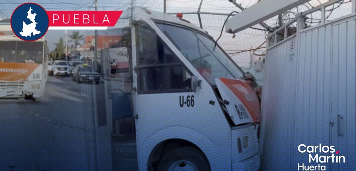 Ruta Nueva Visión se estrella contra domicilio en la colonia Granjas de Puebla Ruta Nueva Visión se estrella contra domicilio en la colonia Granjas de Puebla