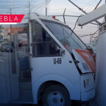 Ruta Nueva Visión se estrella contra domicilio en la colonia Granjas de Puebla