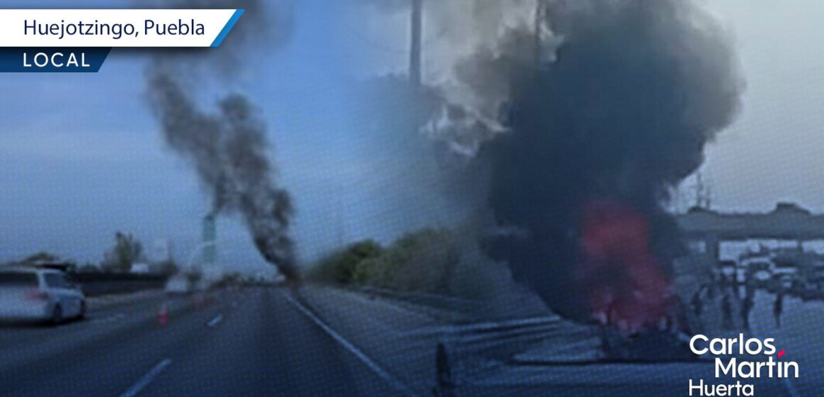 Se incendia camioneta en la autopista México-Puebla a la altura de Huejotzingo y provoca cierre vial