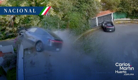 Tesla sin control atraviesa un domicilio en Lomas del Chamizal, Cuajimalpa