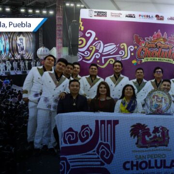 Banda Tierra Mojada pone a bailar a miles en la Gran Feria de San Pedro Cholula junto a carnavaleros locales