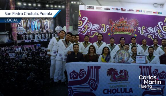 Banda Tierra Mojada pone a bailar a miles en la Gran Feria de San Pedro Cholula junto a carnavaleros locales