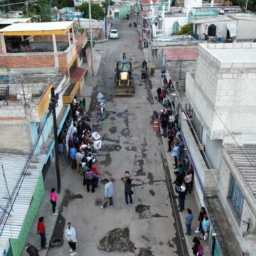 Tonantzin Fernández atiende rezago histórico en vialidades de Santiago Momoxpan y San Diego Cuachayotla