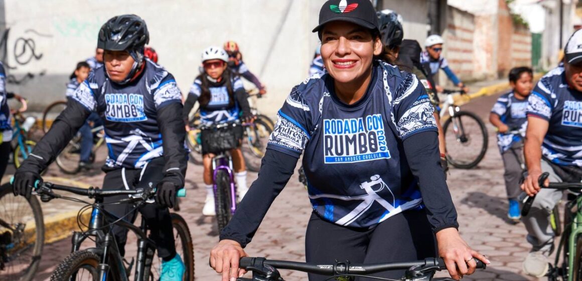 Promueve Lupita Cuautle el uso responsable de la bicicleta y la convivencia familiar en San Andrés Cholula