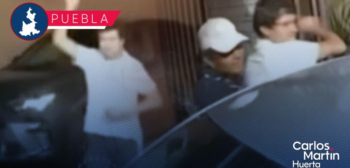 ¡Otra en Lomas de Angelópolis! Juniors ebrios destrozan vehículo de Uber tras perder la paciencia en caseta