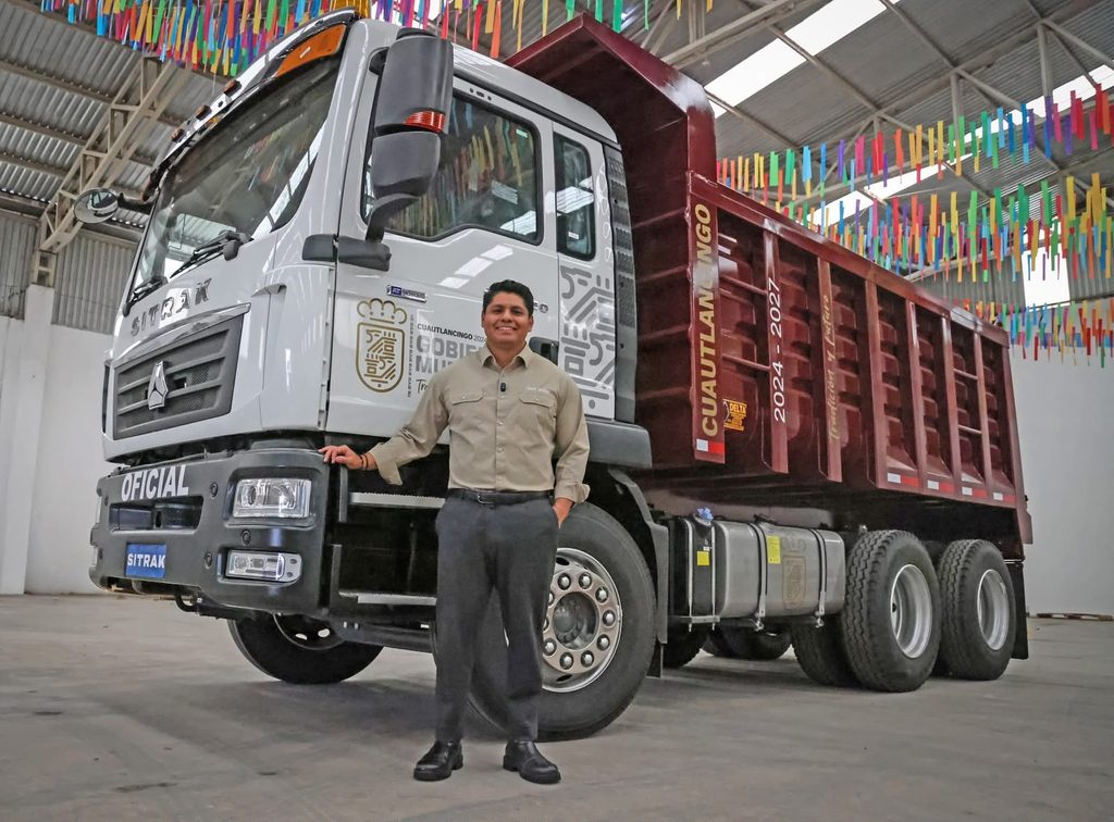 Fortalece Omar Muñoz el parque vehicular con nuevo camión en Cuautlancingo 1 WhatsApp Image 2026 10 13 at 7.18.58 PM 1 1
